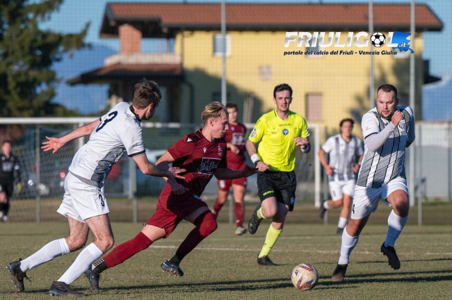 PRIMA B - Risanese corsara grazie alla zampata di Crosilla. Il Bertiolo non graffia