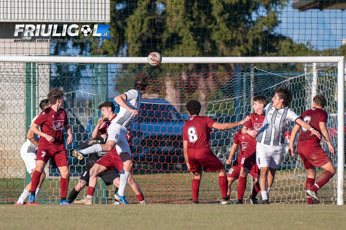 PRIMA B - Risanese corsara grazie alla zampata di Crosilla. Il Bertiolo non graffia