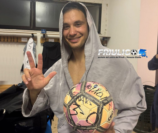 I nero-blu battono 3-0 il San Marco Iutizzo con la tripletta di Della Mora e sono ancora a punteggio pieno, così come gli arancio-blu, vittoriosi 5-0 contro la Muzzanella. I giallorossi battono 2-1 il Bibione e restano a -1, mentre La Rosa debutta con un successo esterno per 3-2 contro gli Highlanders, dove Manna è stato grande protagonista con tre gol