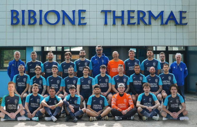 I giallorossi vincono di misura con gli Atti Impuri e volano momentaneamente al comando, mentre alle sue spalle a -1 si trovano Fiumicello, La Rosa, San Marco Iutizzo e Gonars. I veneti ottengono il primo successo per 2-1 con il Fossalon, abbandonando così l’ultimo posto