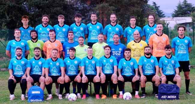 Un penalty conquistato dall'ex Capovilla consente ai biancazzurri di far proprio il derby contro i rossoblù, salvati più volte dal proprio portiere