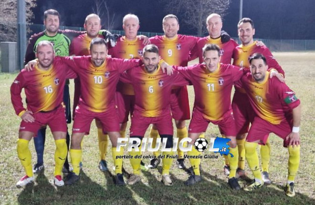 I rossoblù battono 1-0 l’Orlanda e si prendono la vetta solitaria, mentre il San Daniele riparte con un super 5-1 sul campo della Dim. Giardino e si rilancia al terzo posto. Successi pesanti anche per il Cerneglons e i biancorossi veneti, che risalgono bene in classifica