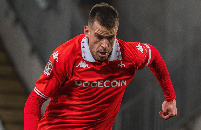 Dopo un ottimo primo tempo, arriva un pareggio che sa di occasione persa. La prima frazione merita applausi, ma le assenze pesano nel finale. L’allenatore rossoalabardato e il centrocampista commentano nel post-partita: «Abbiamo giocato meglio noi, ma gli episodi ci hanno condannato»