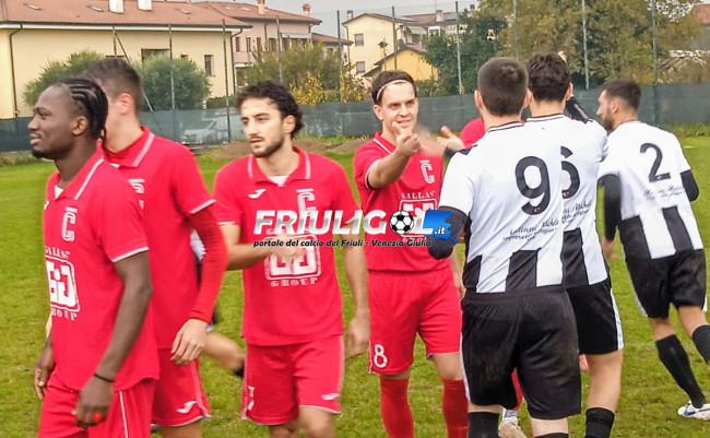 La squadra di Bertino alimenta la serie utile infliggendo la prima sconfitta in campionato ai bianconeri. La formazione udinese va vicina più volte al vantaggio nel primo tempo e sigla il gol partita dal dischetto con l'intraprendente Kichi