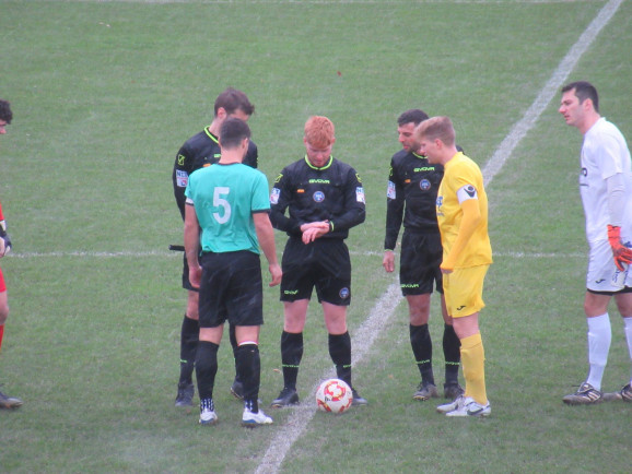 Friulani illusi da Kodermac, poi arriva la reazione dei padroni di casa: Kerpan firma l'1-1, nel finale Erik Colja realizza la rete che decide la gara e che sa di liberazione per i delfini gialloblù...