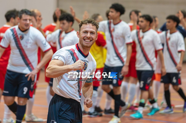 Con una prestazione di carattere e una doppietta di Menghoum, i Falchetti si portano soli in testa alla classifica