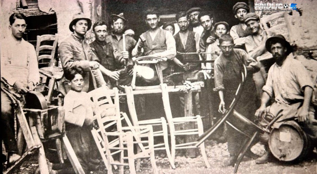 Dai falegnami di Mariano alla qualità delle sedie di Thonet, passando per l’Antonio Volpe di Udine, il cardiologo, ex Responsabile della Cardiologia Riabilitativa del Gervasutta, ripercorre le origini dell’industria che ha fatto la fortuna del Manzanese attraverso un’accurata ricerca storica, arricchita da aneddoti e curiosità. L’appuntamento è per il 5 dicembre alle ore 16 presso la sala Cluster di Manzano