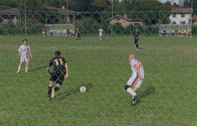 I bianco-oro battono 6-2 l’Union e salgono al comando solitario, vista la pesante débâcle dei gialloblù per 5-1 contro una formidabile Fortezzaland. Vittorie importanti anche per un Buja sempre più terzo ed un Cisterna che sta convincendo