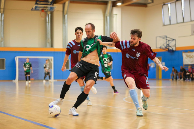 Due squadre incandescenti, gol in sequenza e parità finale che premia la spettacolarità del gioco