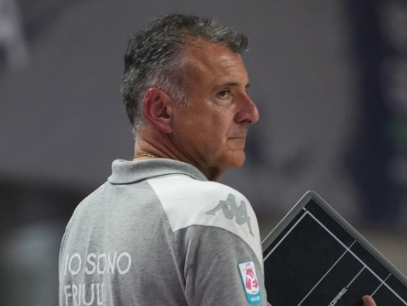 Separazione consensuale tra il club e il capo allenatore dopo 5 anni e mezzo di lavoro assieme. Gli subentra il vice, Fabio Parazzoli