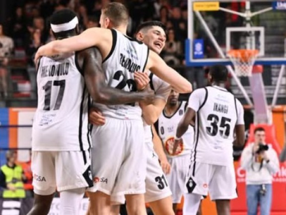 In seguito alle note vicende, il Giudice Sportivo Nazionale ha deliberato l’esclusione dei siciliani dal campionato. Riscrivendo la classifica: dopo il successo di Milano a Napoli nel posticipo serale, la formazione di Vertemati diventa settima e affronterà Brescia nei quarti di Coppa Italia. Udine torna cosi nella seconda manifestazione nazionale dopo 20 anni. Ufficializzato, intanto, l’arrivo della guardia lettone Zoriks