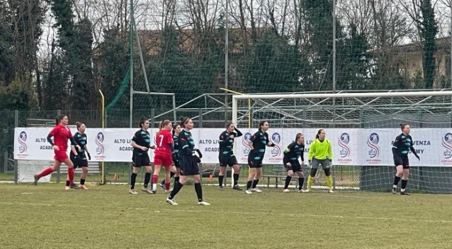 Le padrone di casa colpiscono nel primo tempo, ripresa più equilibrata e applausi per la giovane Vettoretti